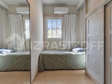 Casa en lote central