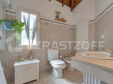Casa en lote central