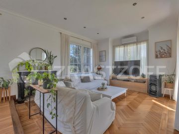 Casa en lote central