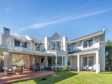 Casa en lote central