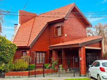 Casa en venta en Gonnet de 3 dormitorios