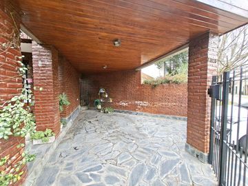 Casa en venta en Gonnet de 3 dormitorios