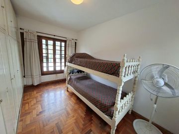 Casa en venta en Gonnet de 3 dormitorios