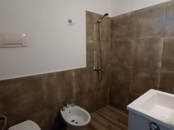 Casa 3 Dormitorios en Venta en Cerro de las RosaS Apta Crédito-Cocheras-Patio-Parrilla
