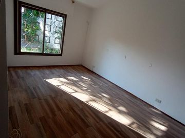 Casa 3 Dormitorios en Venta en Cerro de las RosaS Apta Crédito-Cocheras-Patio-Parrilla