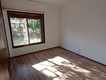 Casa 3 Dormitorios en Venta en Cerro de las RosaS Apta Crédito-Cocheras-Patio-Parrilla