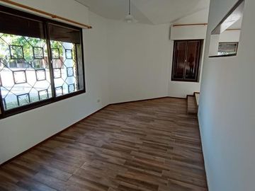 Casa 3 Dormitorios en Venta en Cerro de las RosaS Apta Crédito-Cocheras-Patio-Parrilla