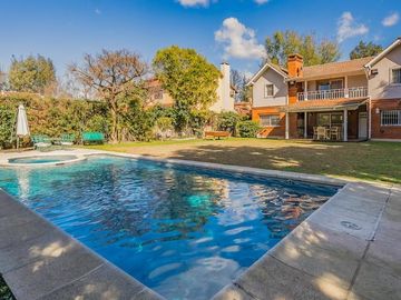 VENTA CASA ESTILO CANADIENSE CON PILETA CLIMATIZADA BARRIO CERRADO LA TRANQUERA PILAR