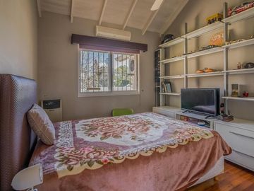VENTA CASA ESTILO CANADIENSE CON PILETA CLIMATIZADA BARRIO CERRADO LA TRANQUERA PILAR