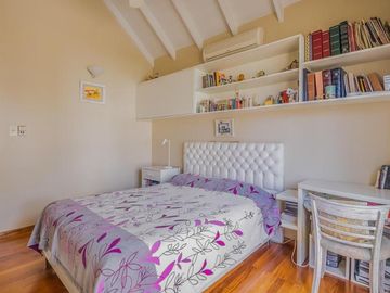 VENTA CASA ESTILO CANADIENSE CON PILETA CLIMATIZADA BARRIO CERRADO LA TRANQUERA PILAR