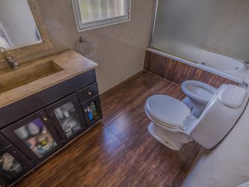 VENTA CASA ESTILO CANADIENSE CON PILETA CLIMATIZADA BARRIO CERRADO LA TRANQUERA PILAR