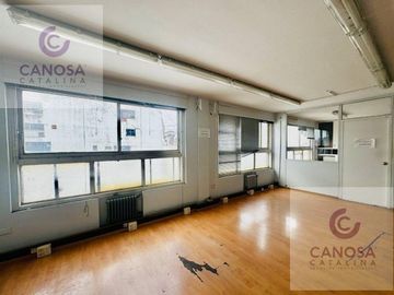 VENTA - Oficina/Vivienda de 8 ambientes en Microcentro