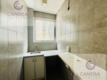 VENTA - Oficina/Vivienda de 8 ambientes en Microcentro