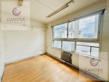 VENTA - Oficina/Vivienda de 8 ambientes en Microcentro