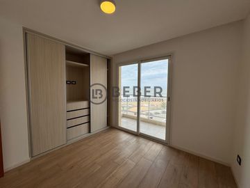 En venta tres ambientes con balcon, La Perla