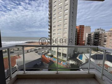 En venta tres ambientes con balcon, La Perla
