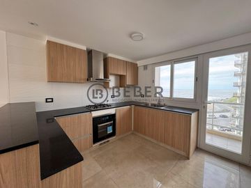 En venta tres ambientes con balcon, La Perla