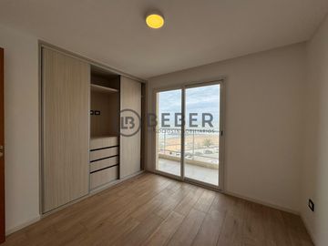 En venta tres ambientes con balcon, La Perla
