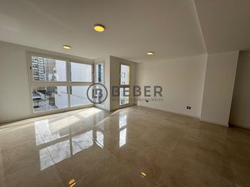 En venta tres ambientes con balcon, La Perla