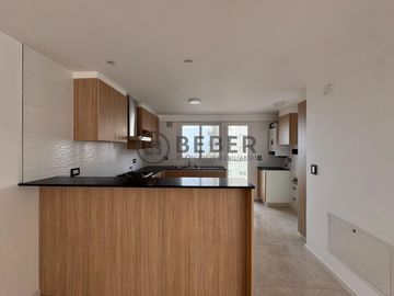 En venta tres ambientes con balcon, La Perla