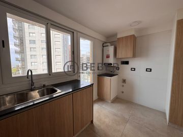 En venta tres ambientes con balcon, La Perla