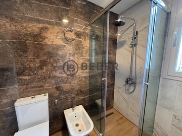 En venta tres ambientes con balcon, La Perla