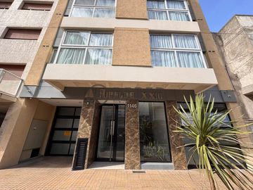 En venta tres ambientes con balcon, La Perla