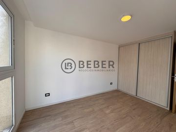 En venta tres ambientes con balcon, La Perla
