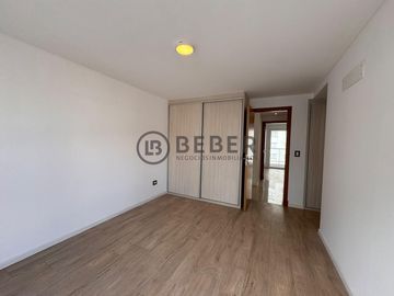 En venta tres ambientes con balcon, La Perla