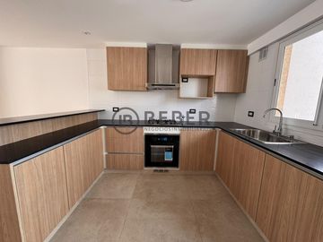En venta tres ambientes con balcon, La Perla