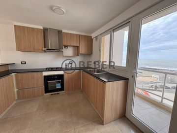 En venta tres ambientes con balcon, La Perla