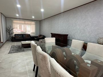 Residencia de Lujo en venta , elegancia y finos acabados.