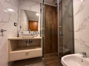 En venta dos ambientes a la calle con balcon, La Perla