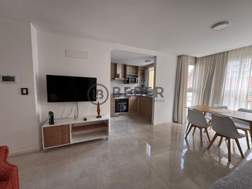 En venta dos ambientes a la calle con balcon, La Perla