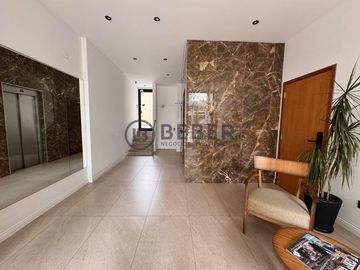 En venta dos ambientes a la calle con balcon, La Perla