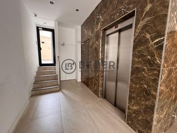 En venta dos ambientes a la calle con balcon, La Perla