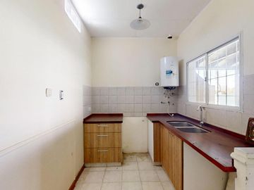 Casa en Venta de 3 Ambientes en Villa Rosa con Jardín