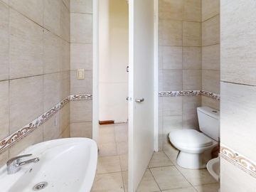 Casa en Venta de 3 Ambientes en Villa Rosa con Jardín