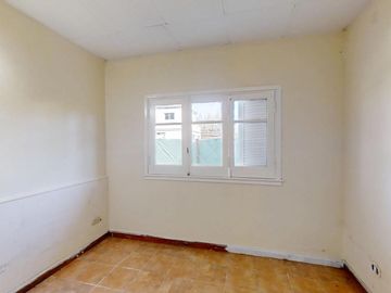 Casa en Venta de 3 Ambientes en Villa Rosa con Jardín