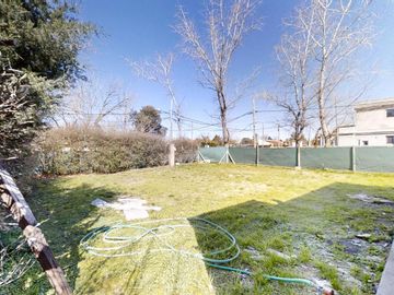 Casa en Venta de 3 Ambientes en Villa Rosa con Jardín