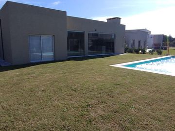 Casa en alquiler de 5 ambientes en barrio Norte,el Cantón, Escobar. GBA Norte