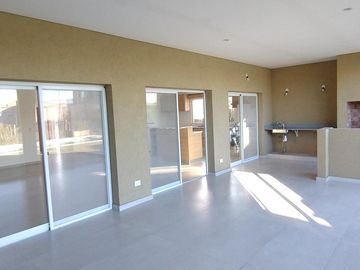 Casa en alquiler de 5 ambientes en barrio Norte,el Cantón, Escobar. GBA Norte