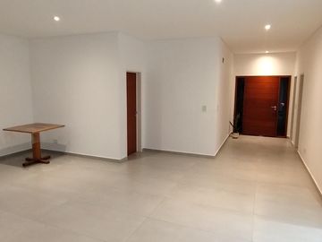 Casa en alquiler de 5 ambientes en barrio Norte,el Cantón, Escobar. GBA Norte