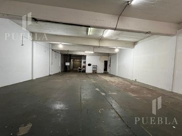 Galpón con Local en Alquiler - Parque Patricios