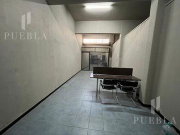 Galpón con Local en Alquiler - Parque Patricios