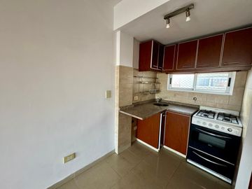 Amplio Monoambiente con balcón aterrazado