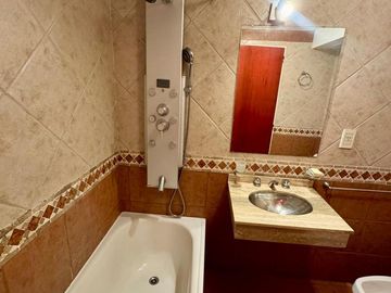 Amplio Monoambiente con balcón aterrazado