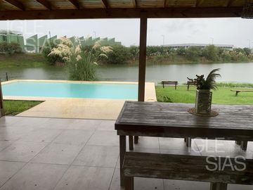 Casa en alquiler a la laguna, amoblada en Cantón Norte, Escobar