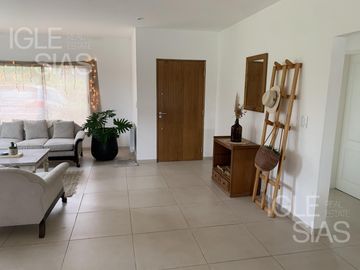 Casa en alquiler a la laguna, amoblada en Cantón Norte, Escobar