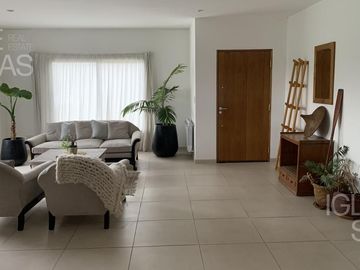 Casa en alquiler a la laguna, amoblada en Cantón Norte, Escobar
